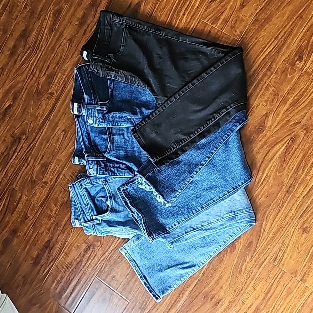 4 Pair of Levi's Jeans